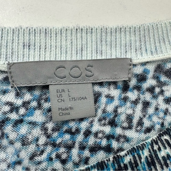 COS Back Button Lightweight Knit Top Women’s Large Blue Abstract 3/4 Sleeves - Picture 5 of 8